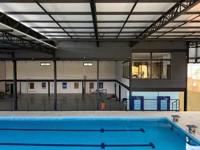 Mezanino e área da piscina