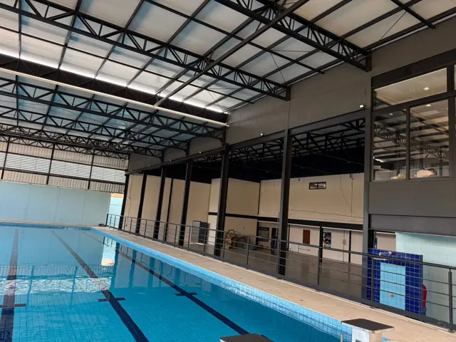 Vista geral da piscina semiolímpica