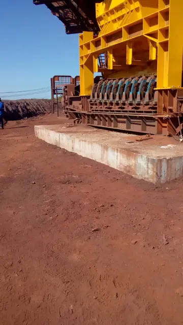 Base sob equipamento de mineração