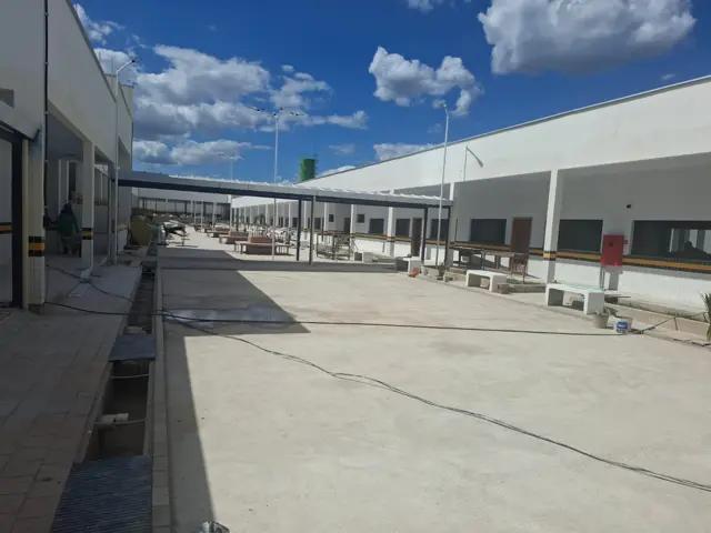 Praças internas do complexo