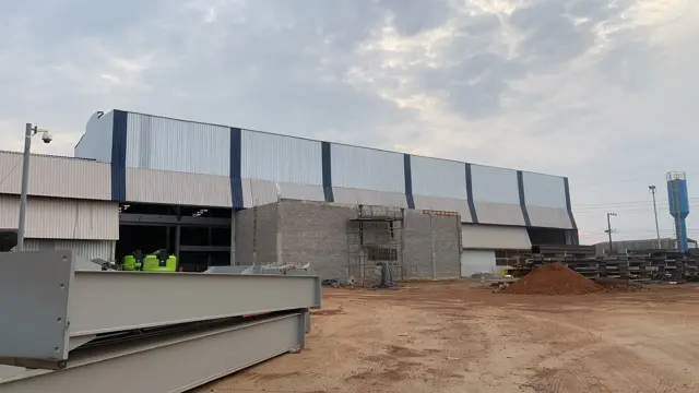 Galpão concluído, vista externa