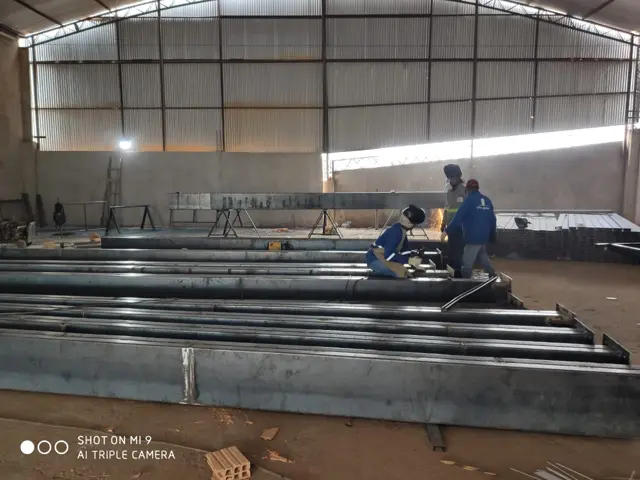 Fabricação de vigas metálicas