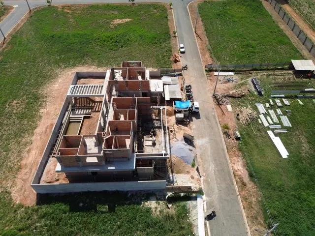 Fachada de residência entregue